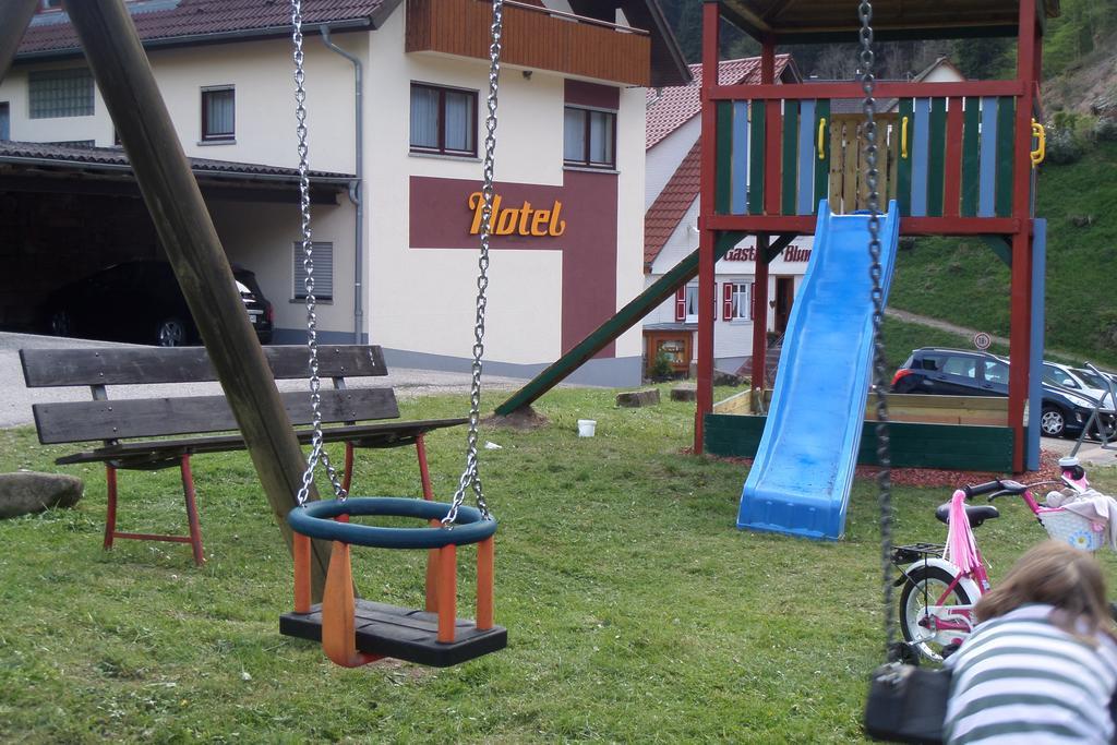 Hotel - Gasthof Blume Oppenau Bagian luar foto